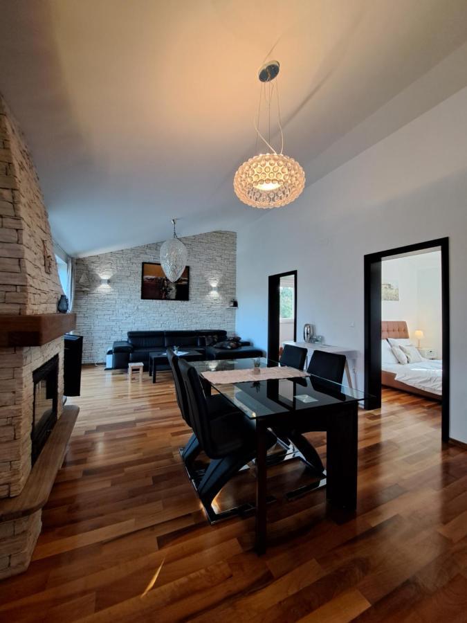 אומאג Apartments Villa Sotlar With Pool מראה חיצוני תמונה