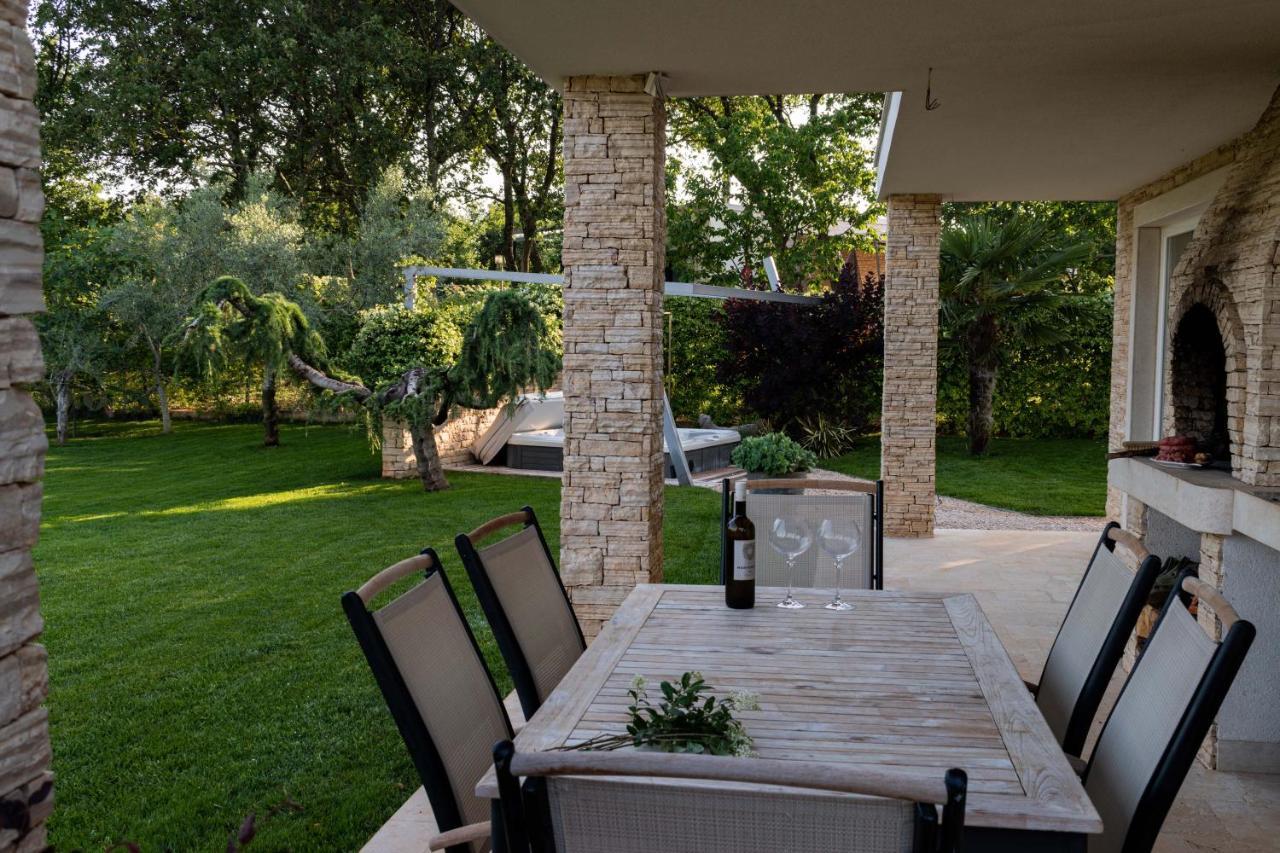 אומאג Apartments Villa Sotlar With Pool מראה חיצוני תמונה