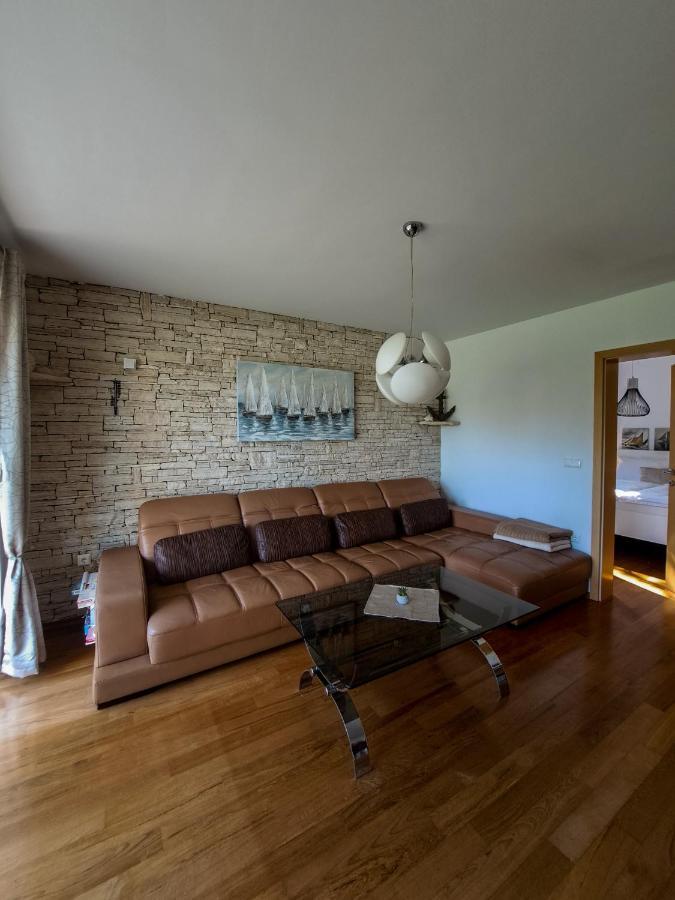 אומאג Apartments Villa Sotlar With Pool מראה חיצוני תמונה