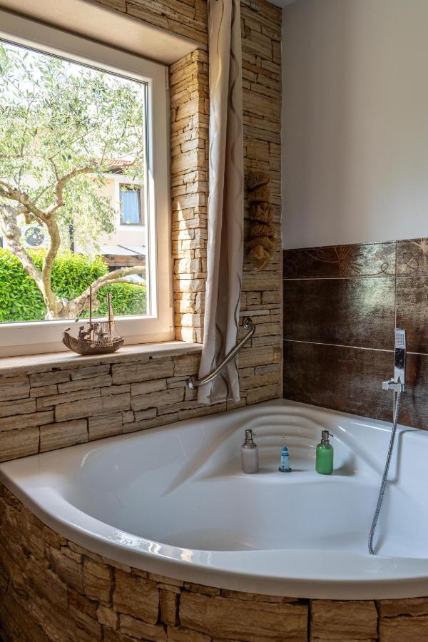 אומאג Apartments Villa Sotlar With Pool מראה חיצוני תמונה