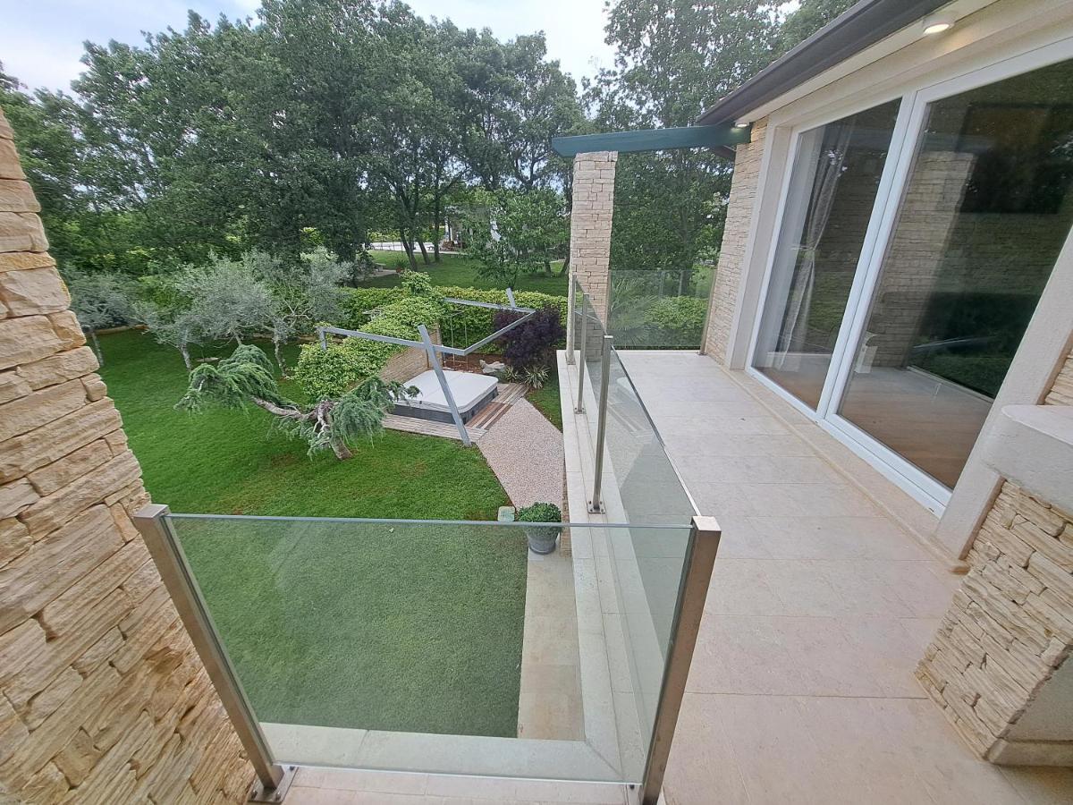 אומאג Apartments Villa Sotlar With Pool מראה חיצוני תמונה